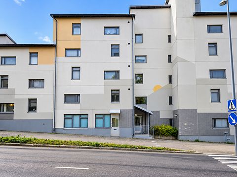 Image 1/10