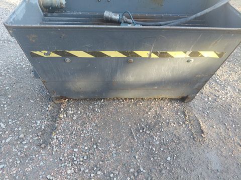 Image 3/6