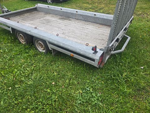 Image 3/8