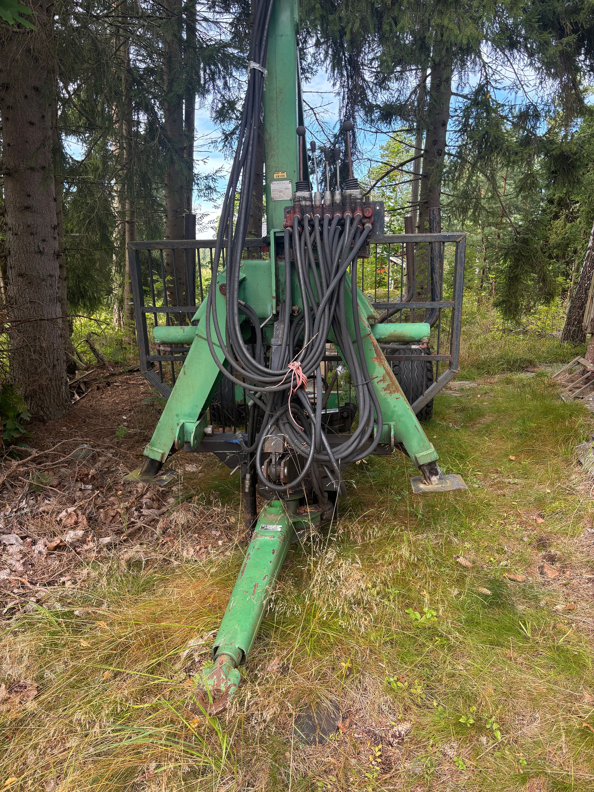 Image 1/8