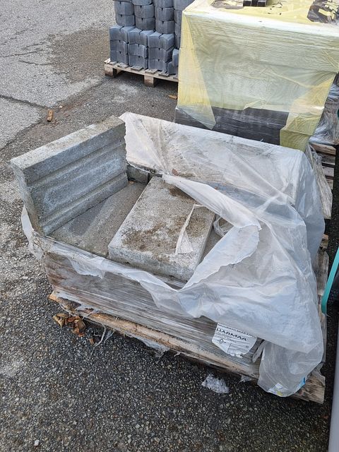 Image 3/3