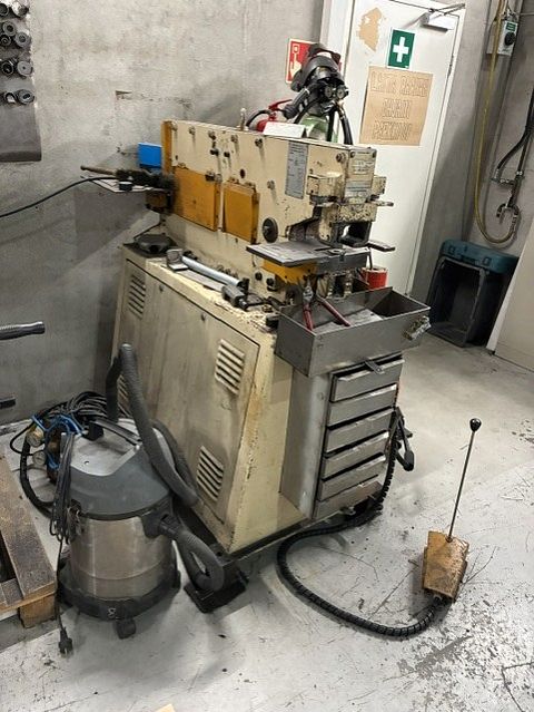 Image 1/2