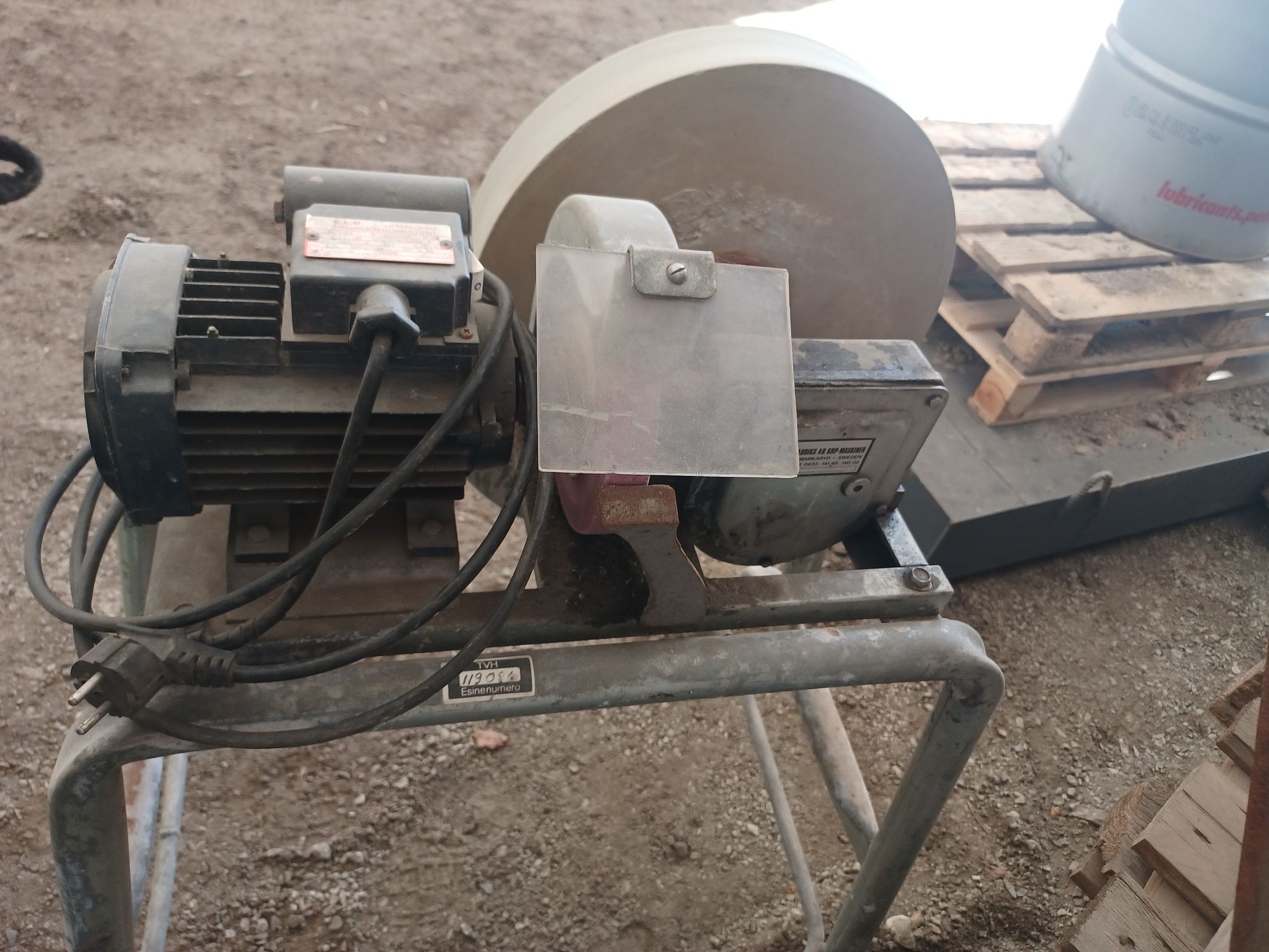 Image 4/6