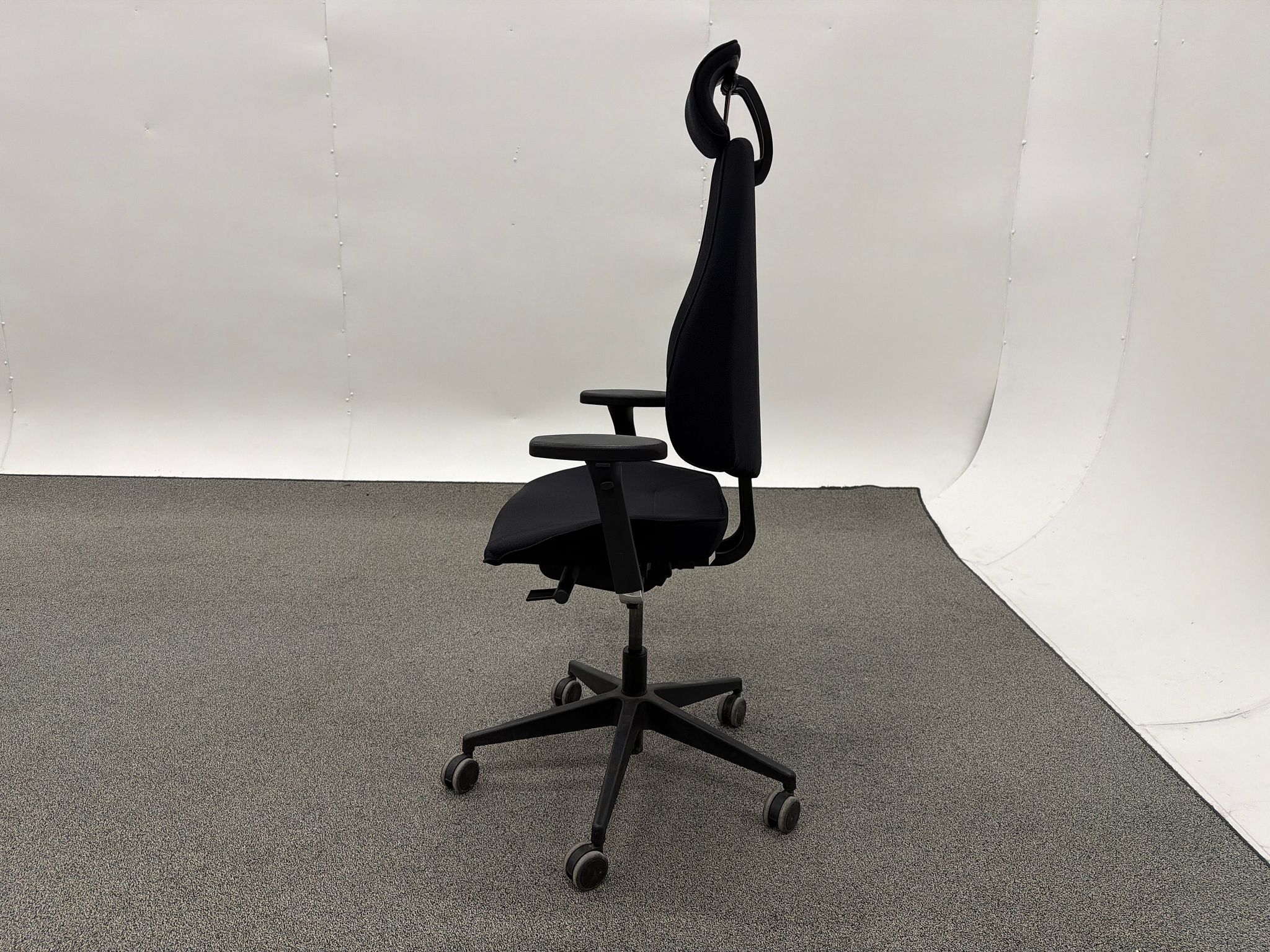 Image 6/10