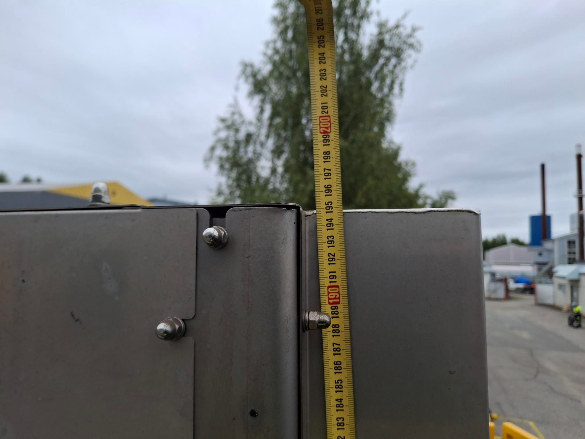 Image 8/10
