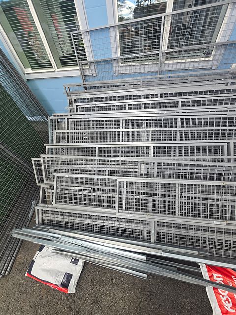 Image 3/4