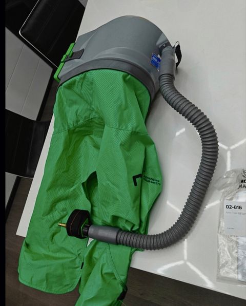 Image 3/4