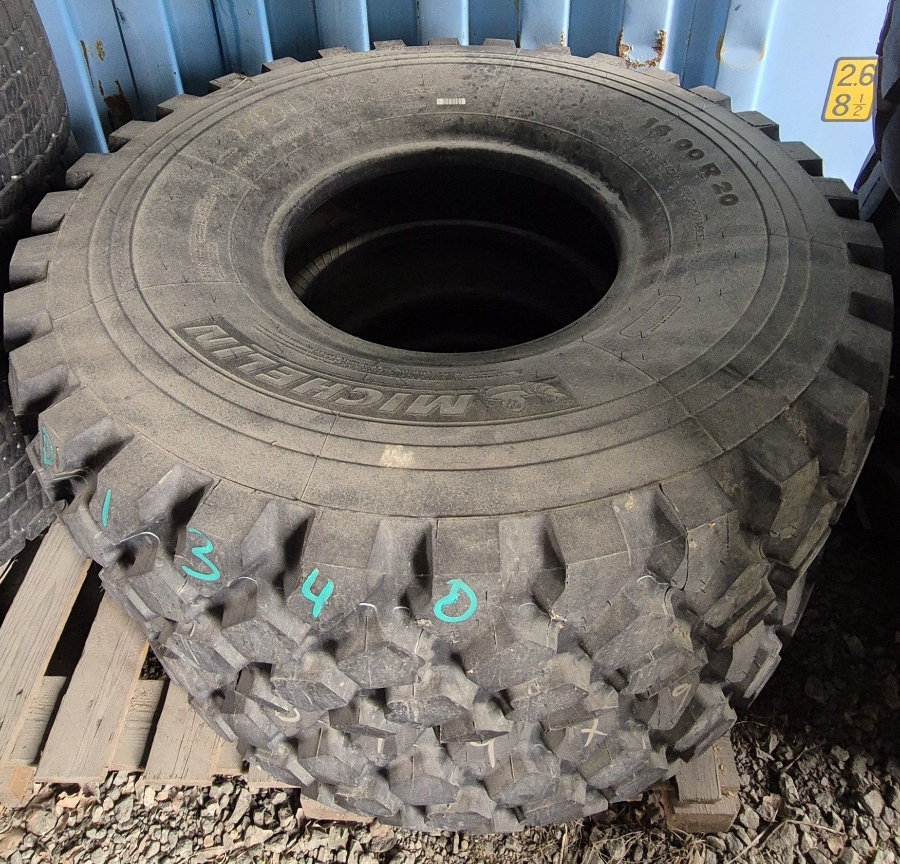 Image 2/4