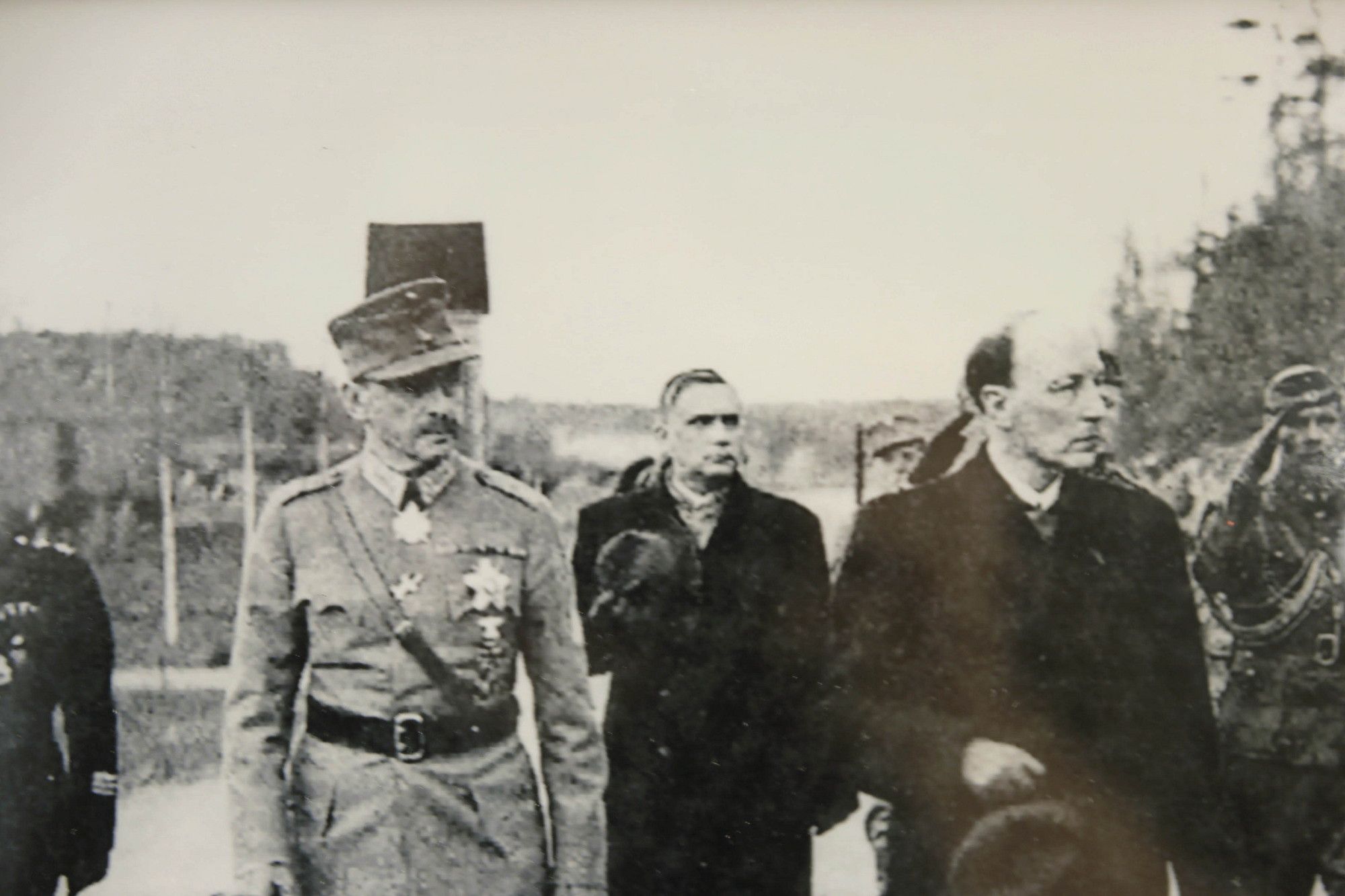 Image 4/8