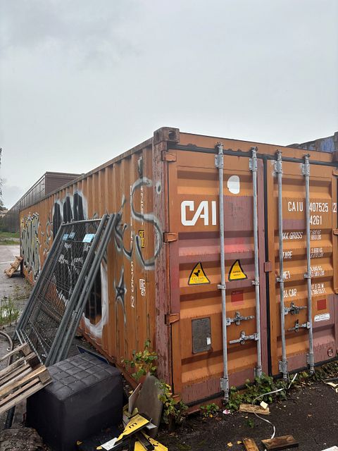 Image 2/5