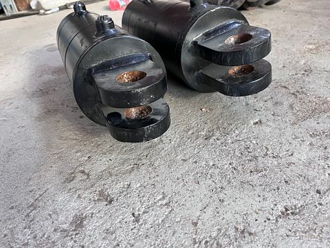 Image 3/8