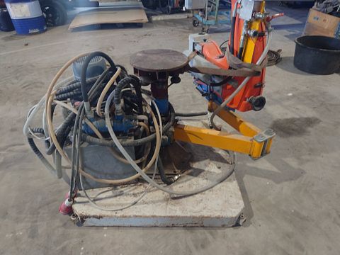 Image 3/8