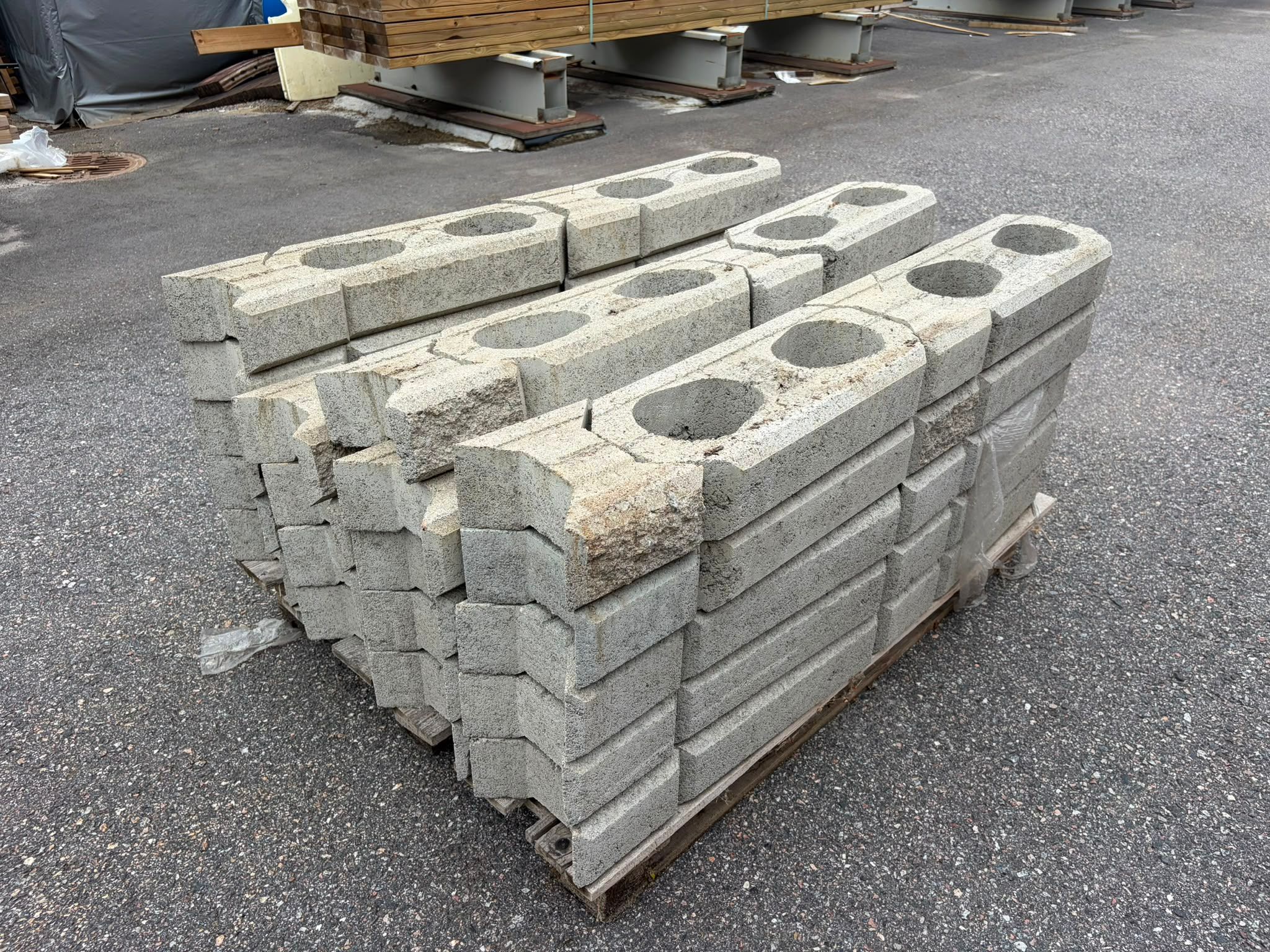Image 1/7