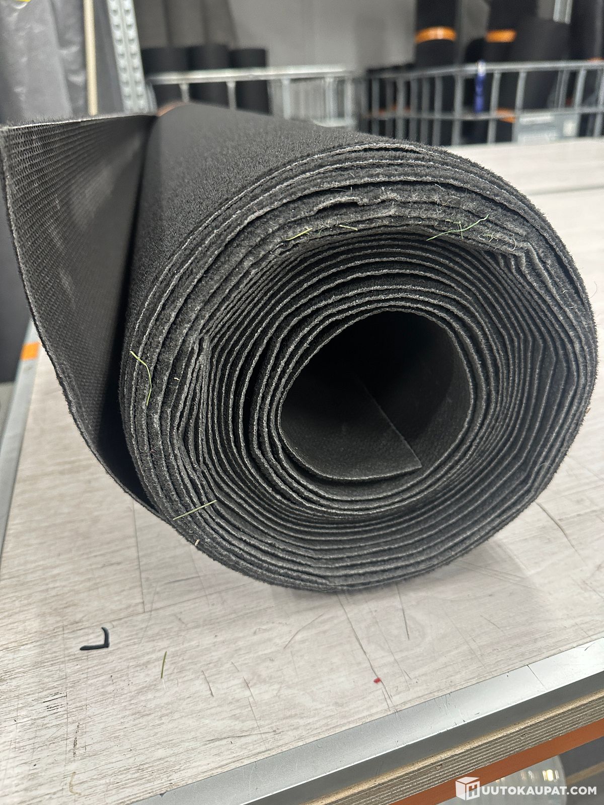 Mattoa Uutta 2,02 m leveää mustaa Riva kumipohjaista mattoa 10 metriä/20,20m2 ...