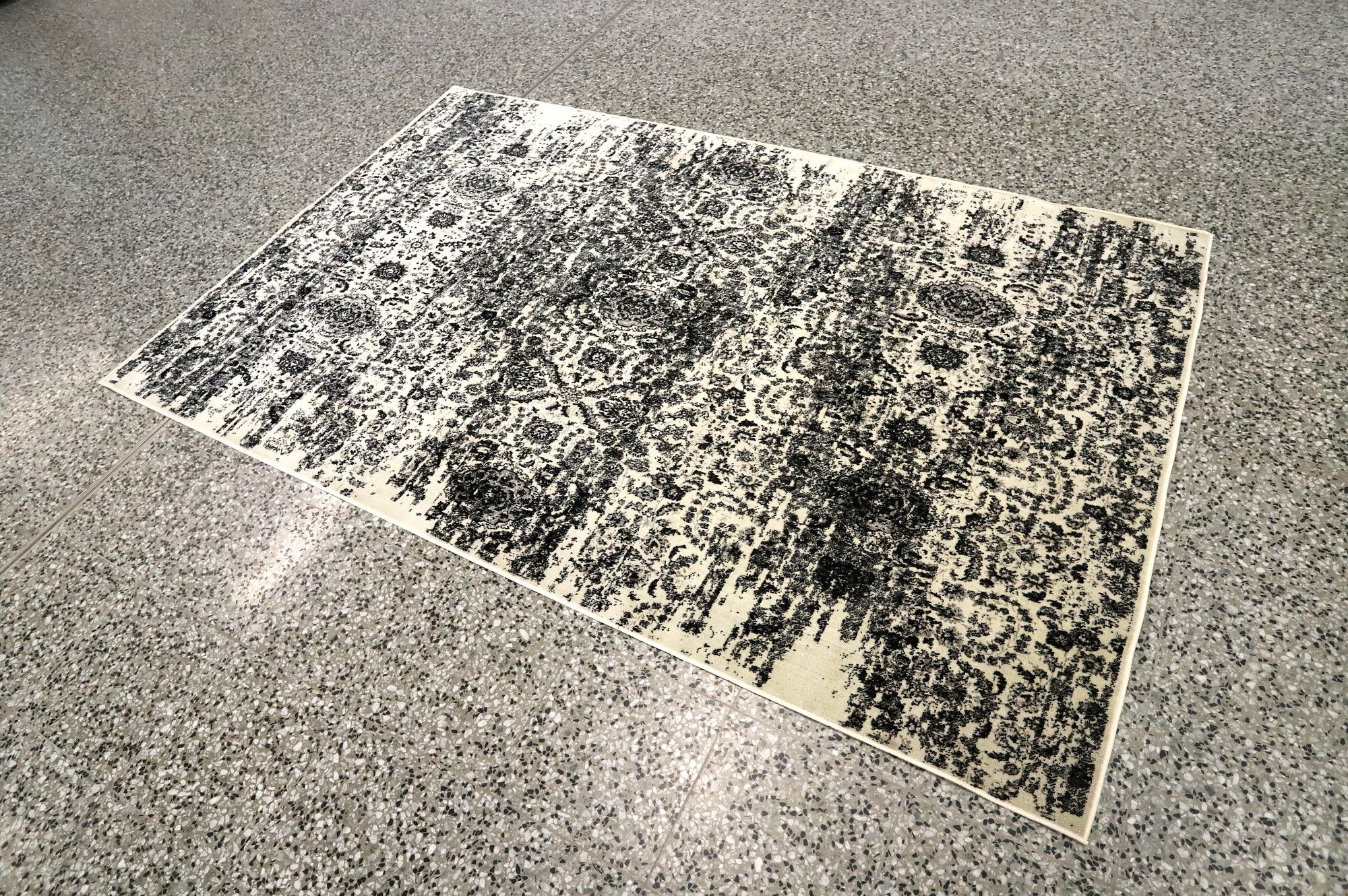 Image 2/5