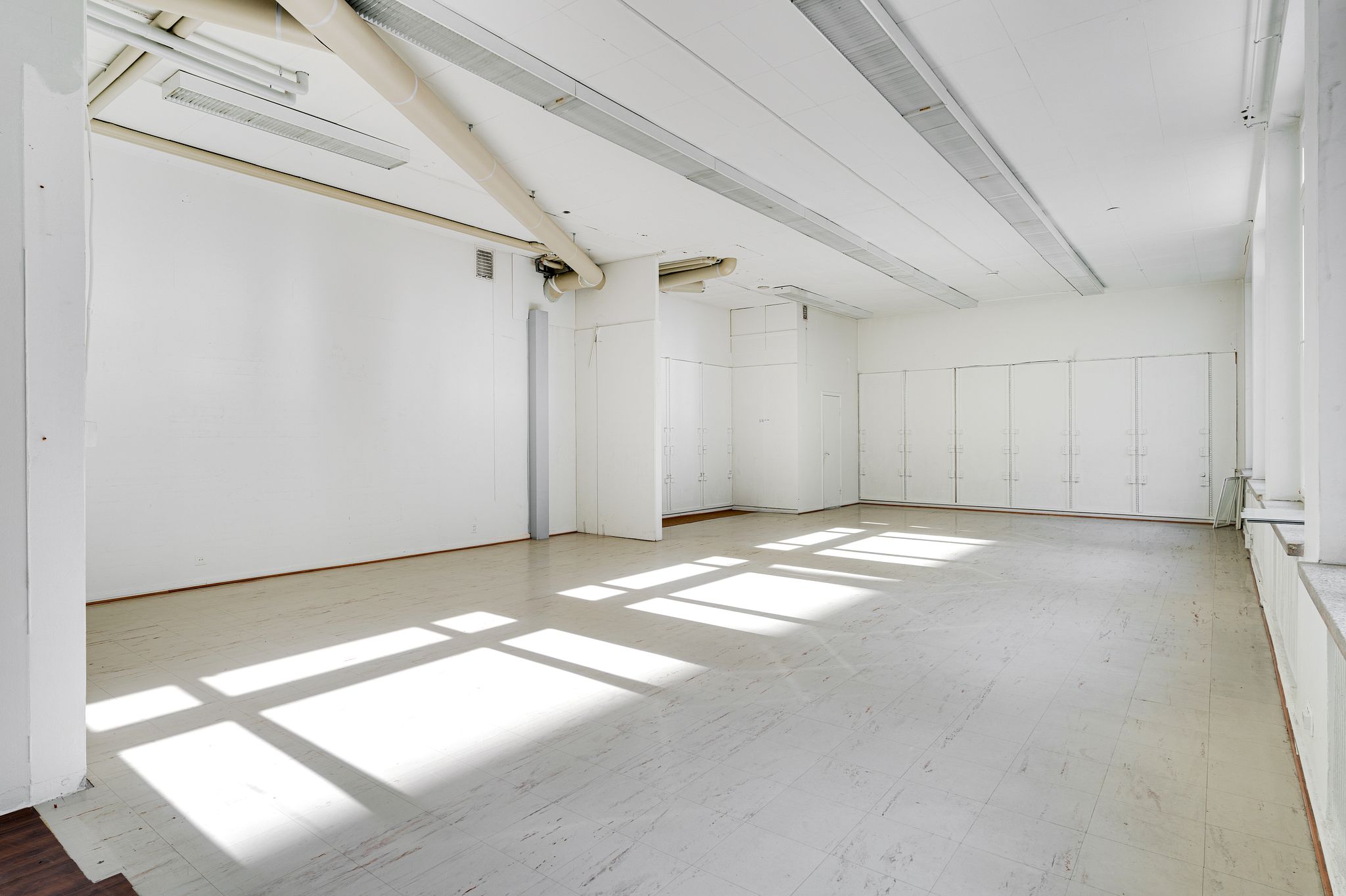 Image 10/15