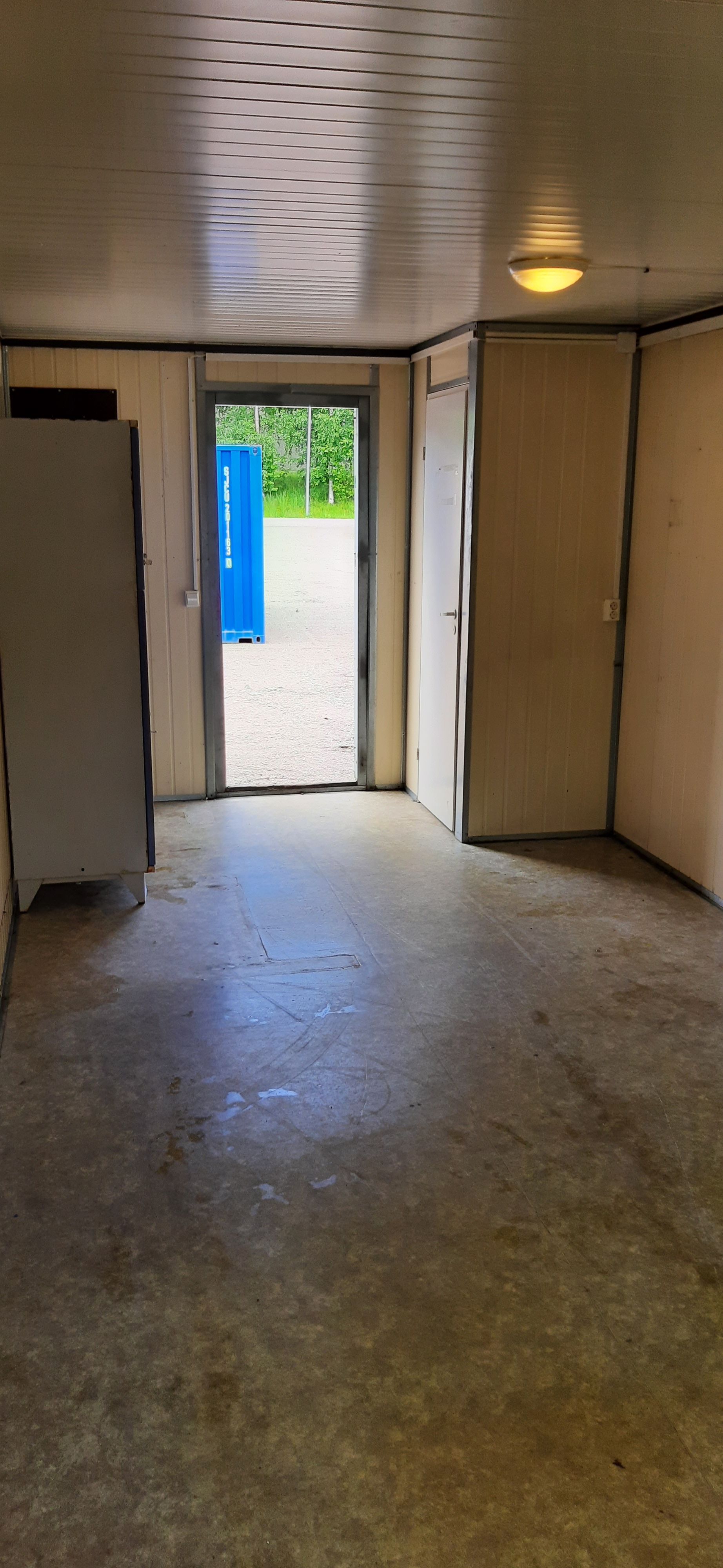 Image 4/6