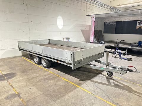 Image 3/8