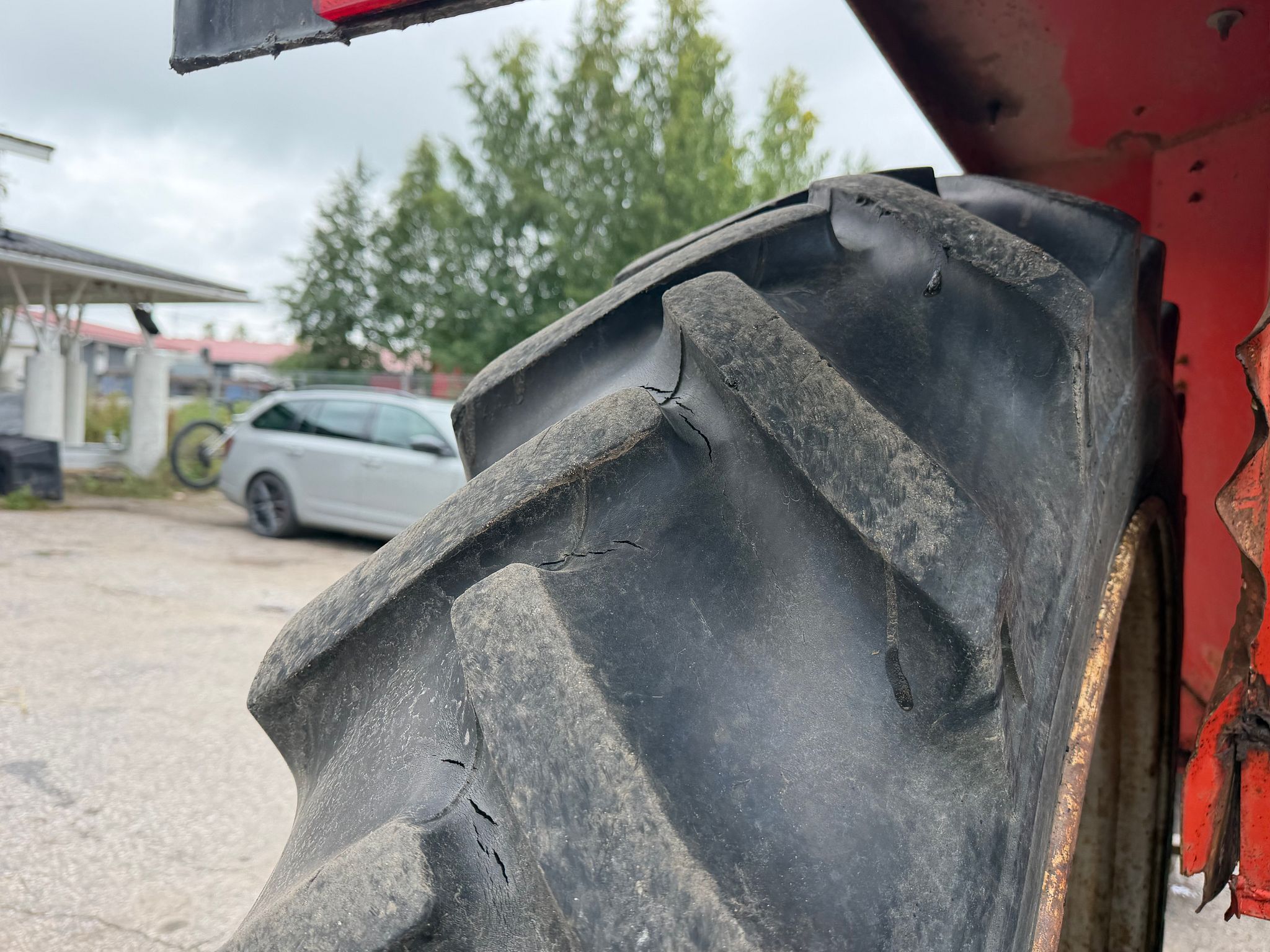 Image 11/27