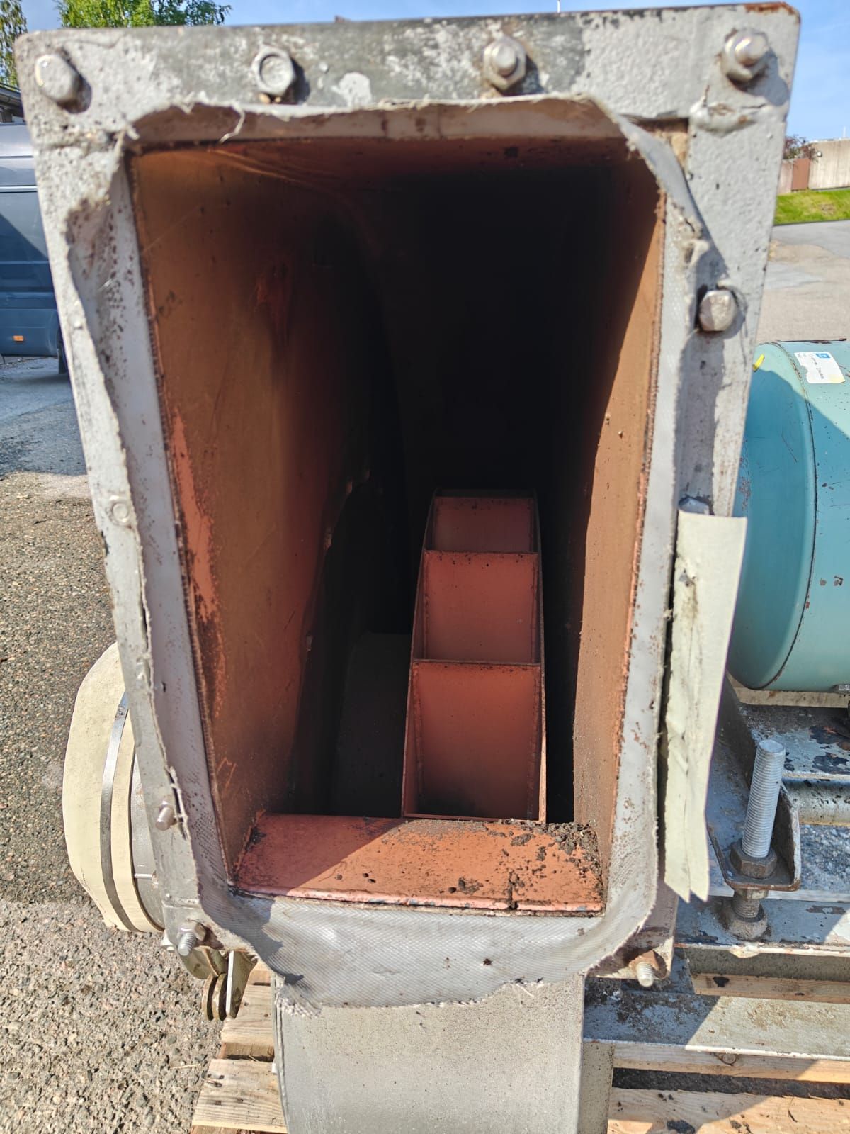 Image 3/8