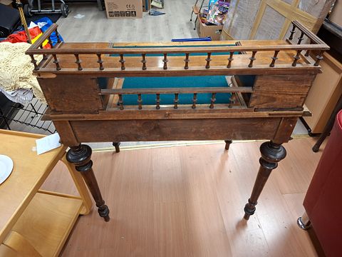 Image 4/12