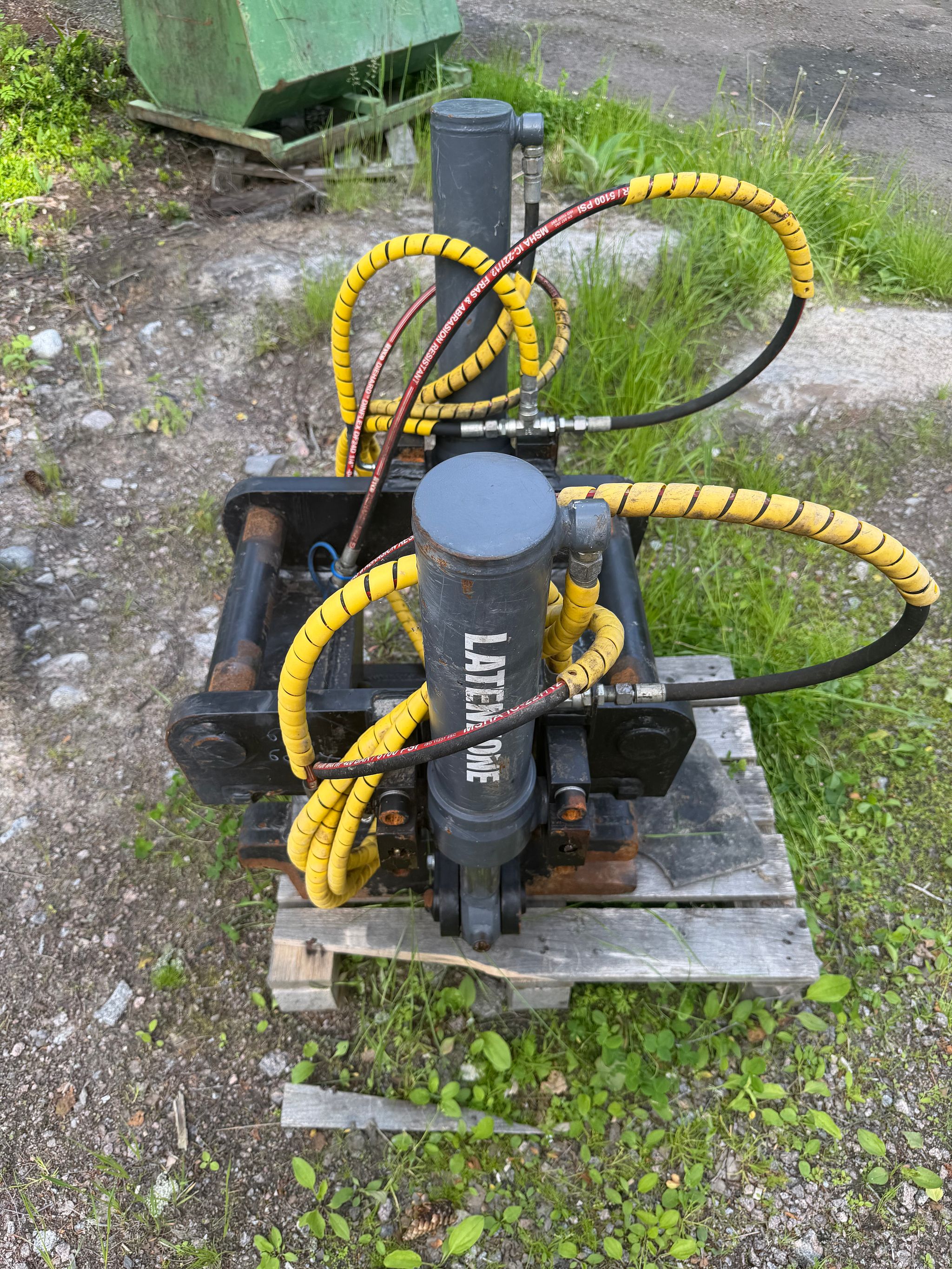 Image 4/5