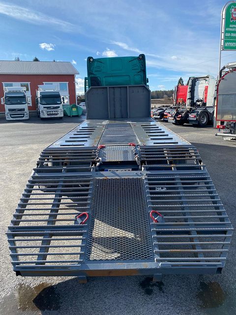 Image 8/23