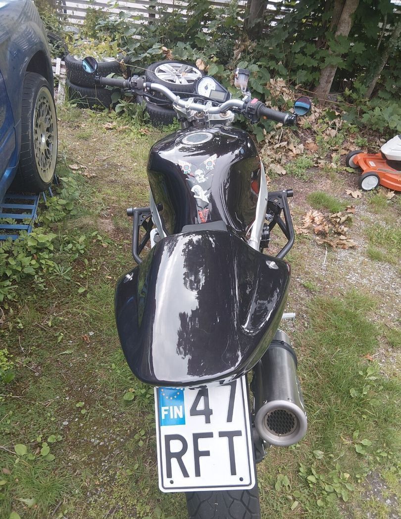Image 3/9