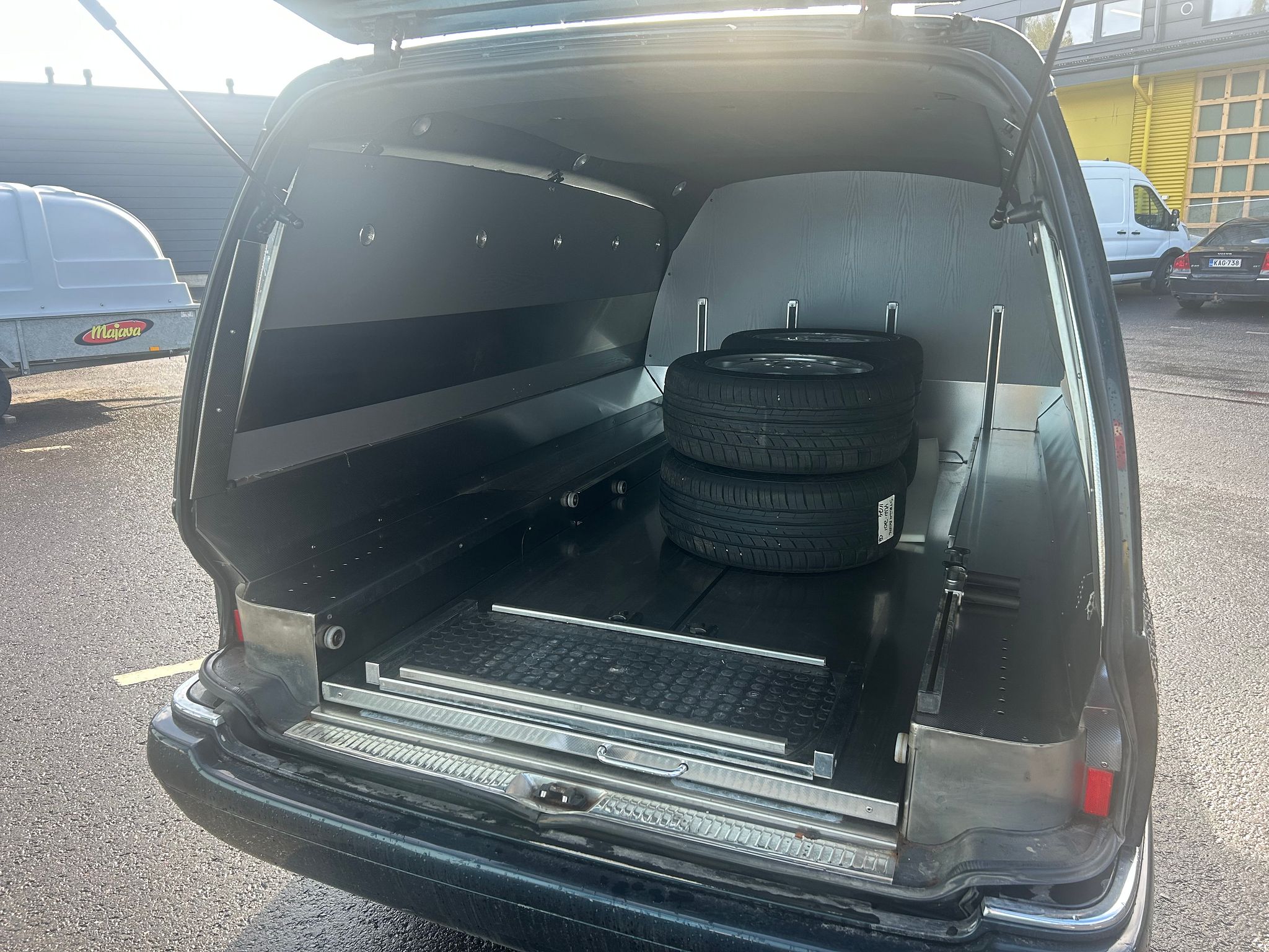 Image 4/8