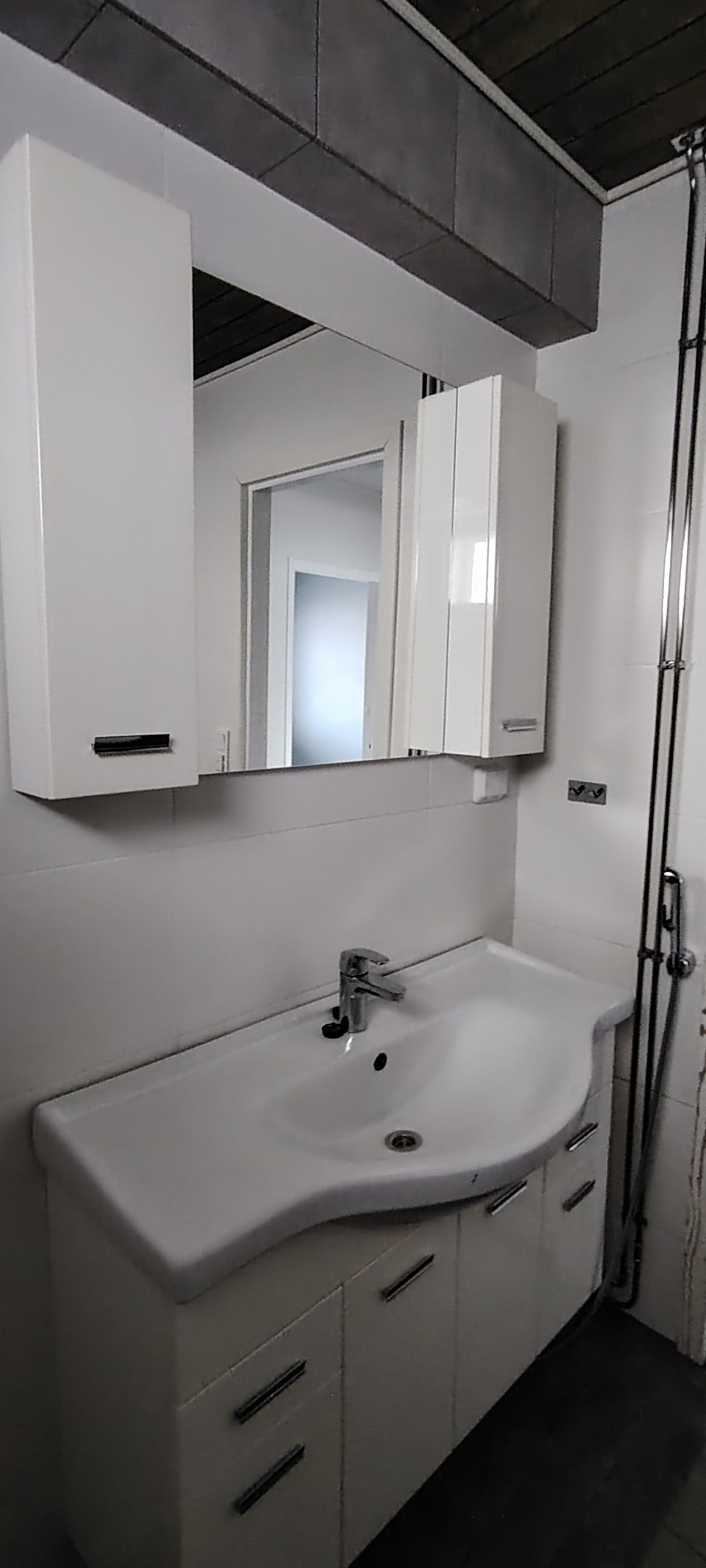 Image 8/16