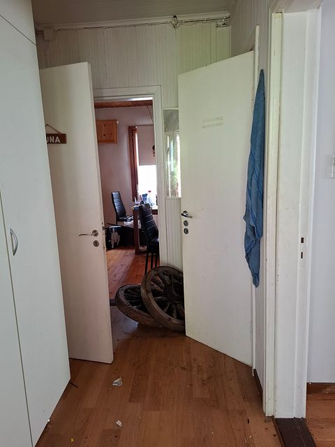 Image 8/142