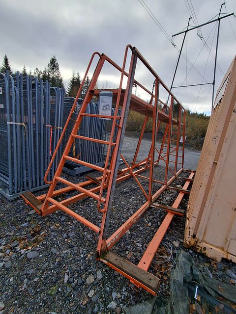 Image 2/9