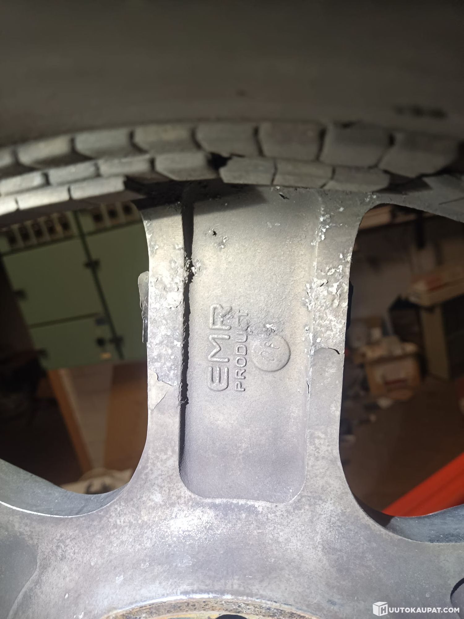 Image 3/6