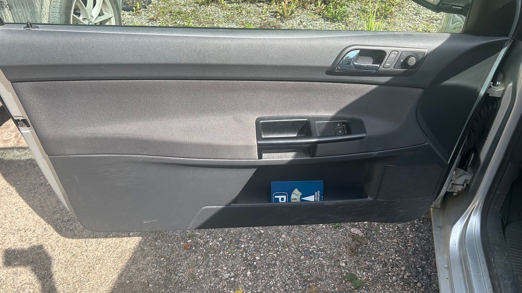 Image 4/12