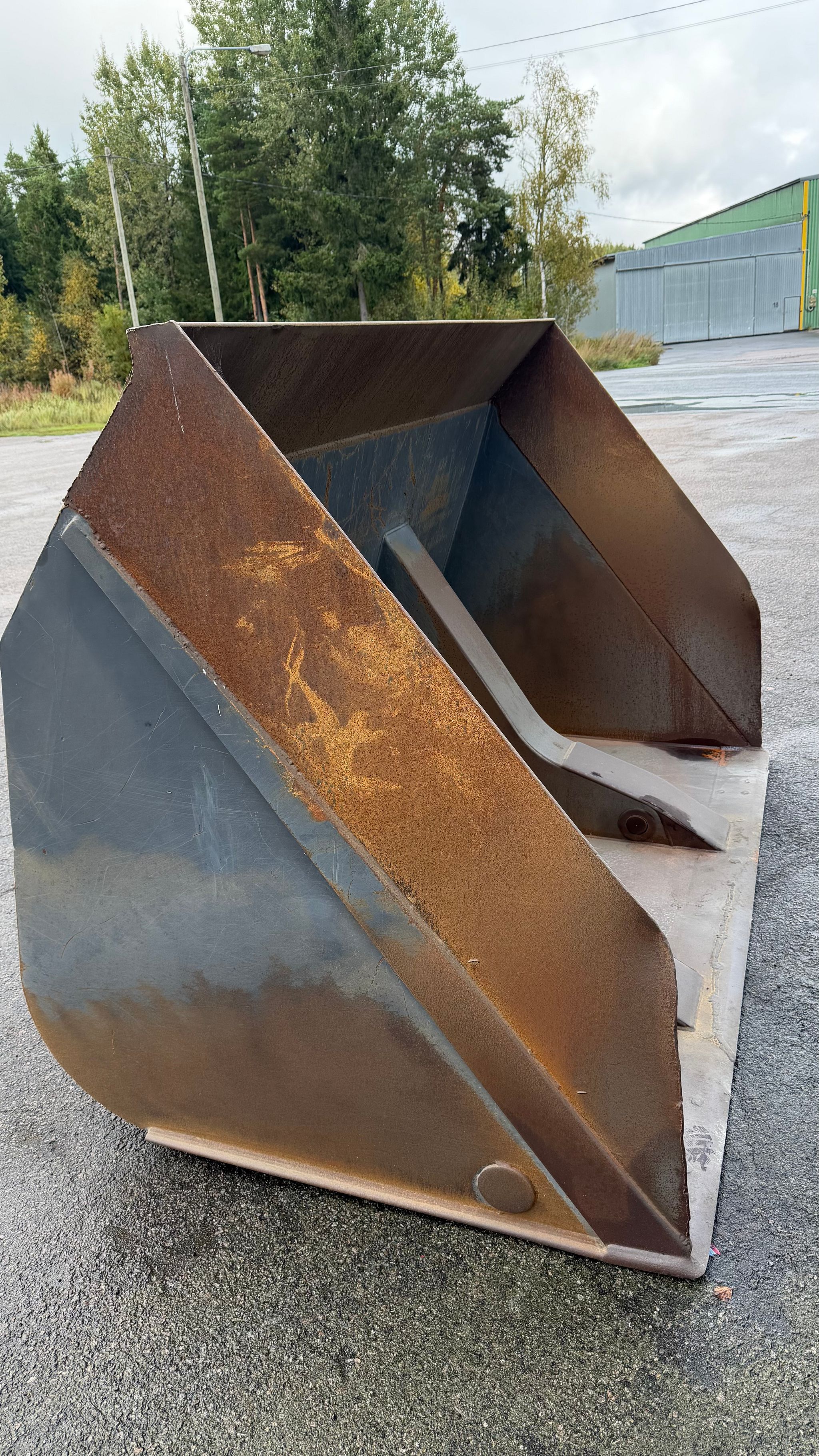 Image 4/6