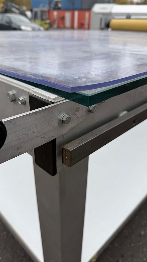 Image 8/10