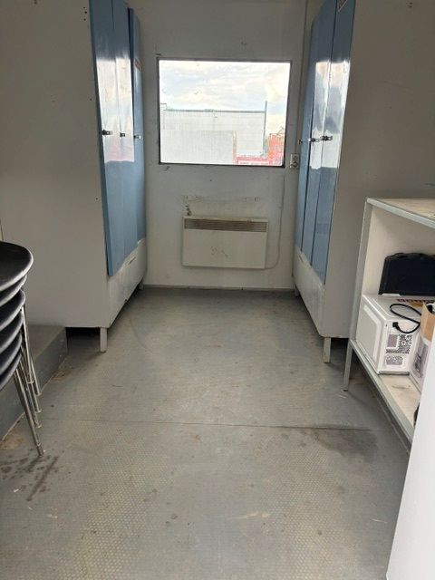 Image 4/8