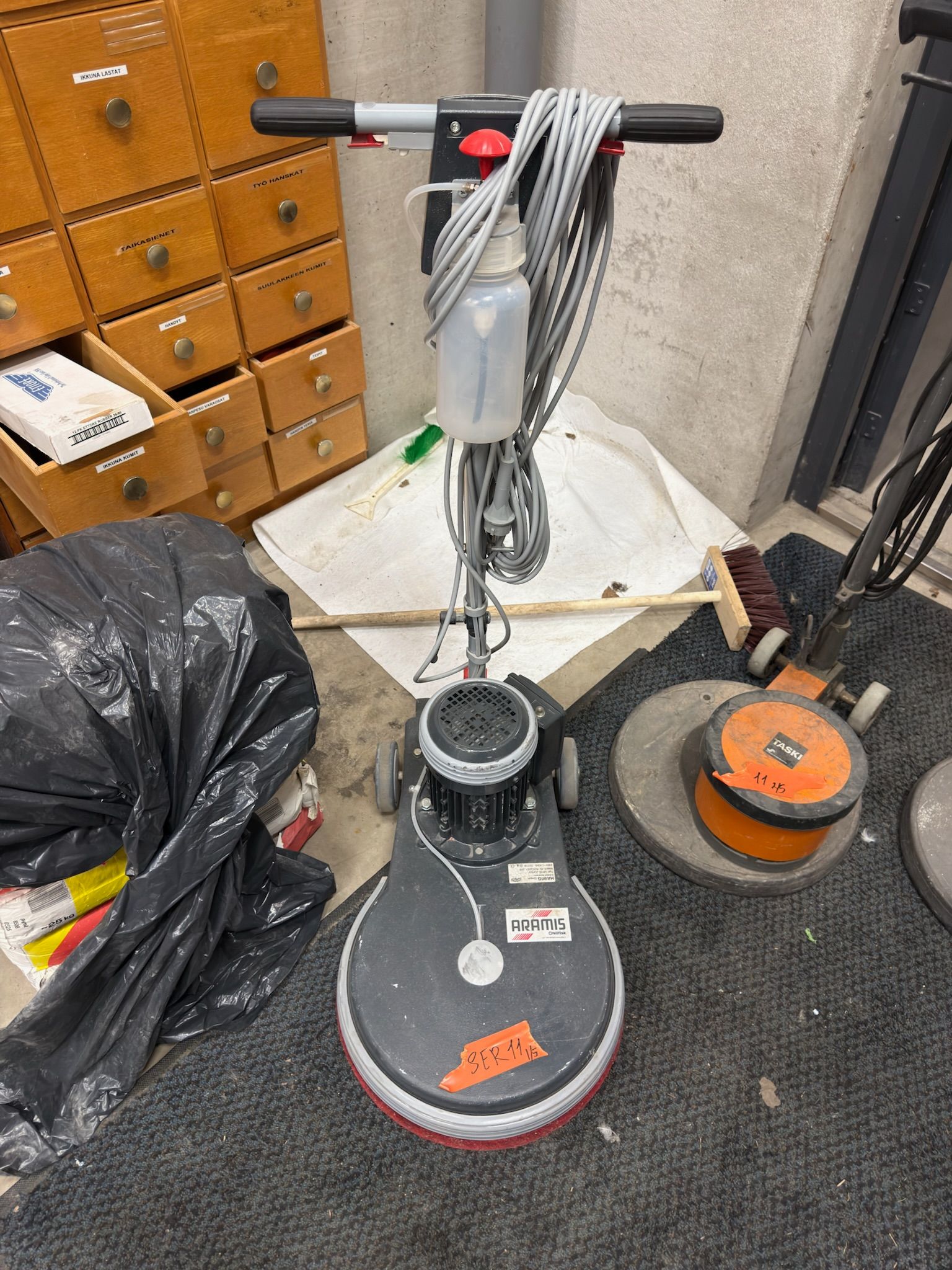 Image 6/26