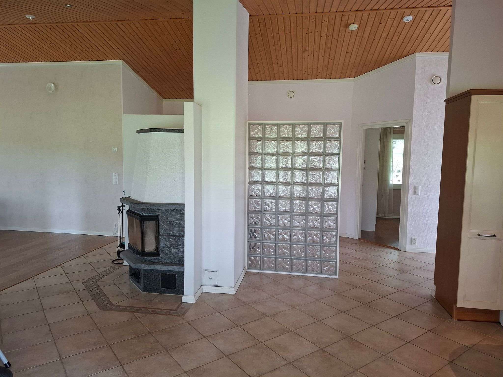 Image 20/48