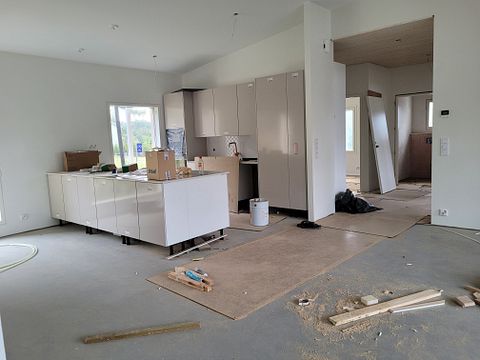 Image 15/85