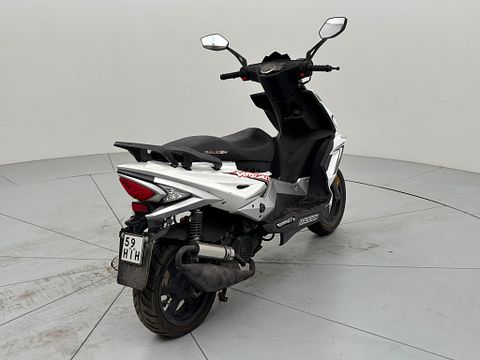 Image 3/4