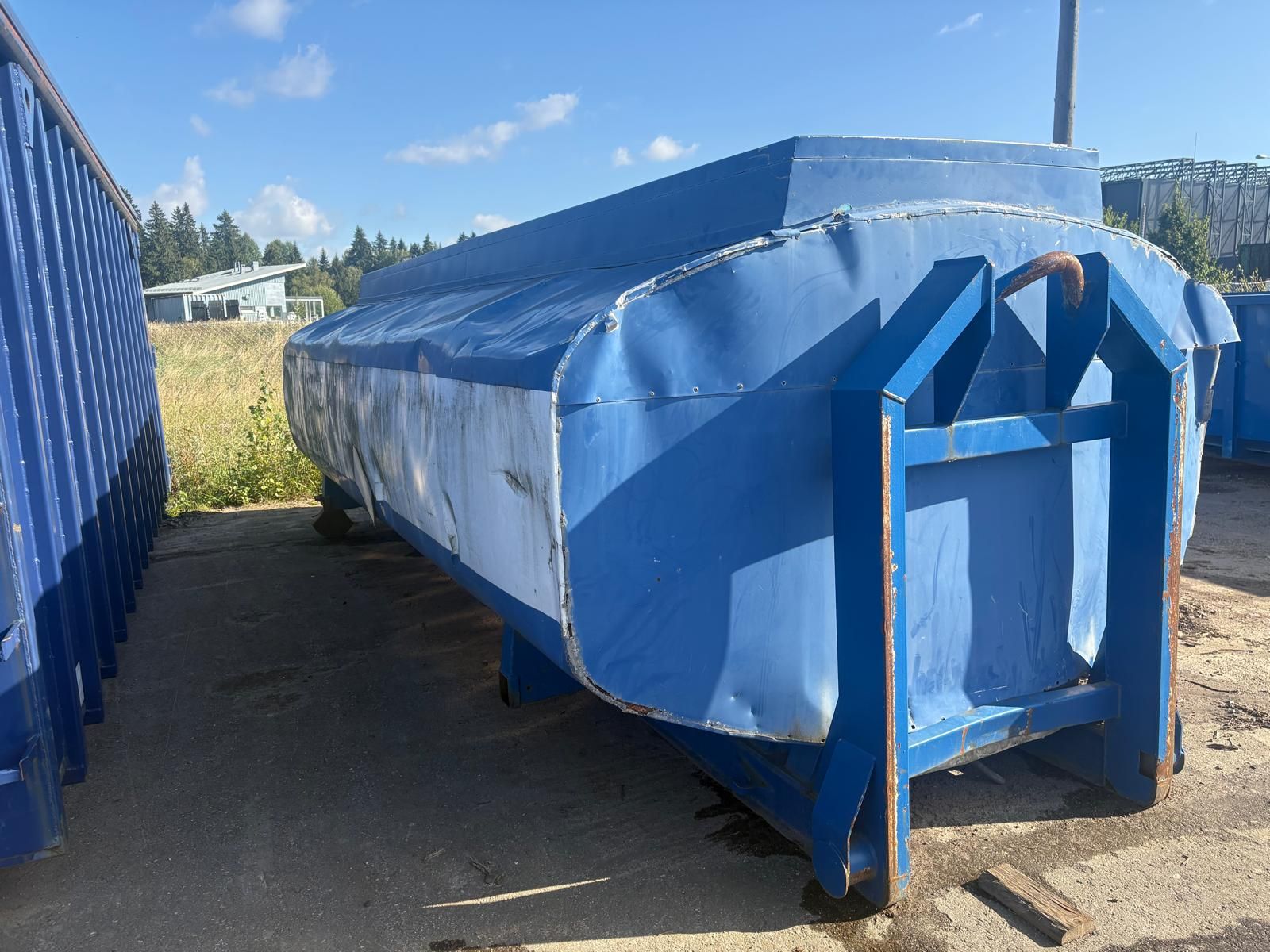 Image 1/8