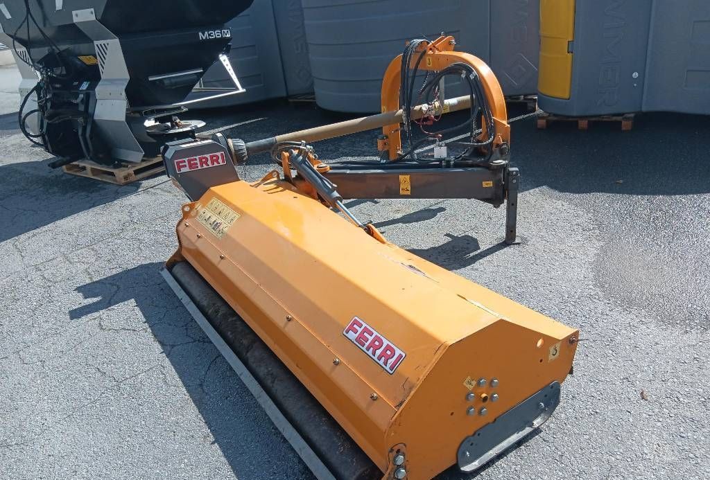 Image 4/8