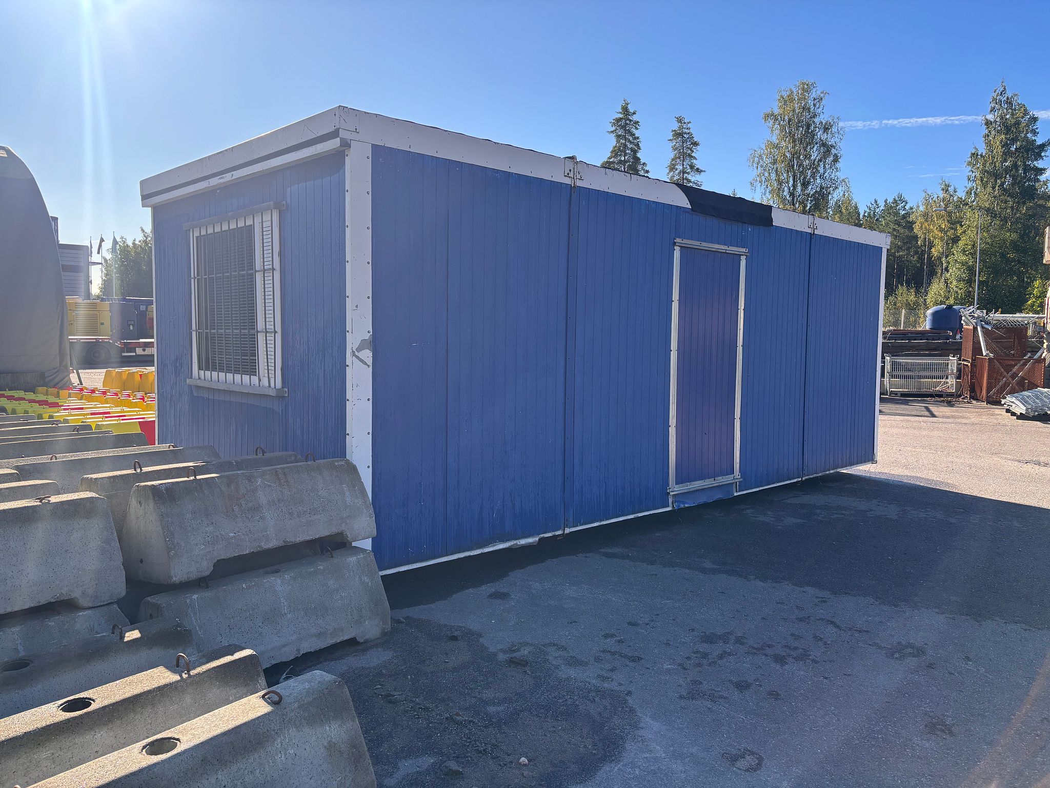 Image 4/8