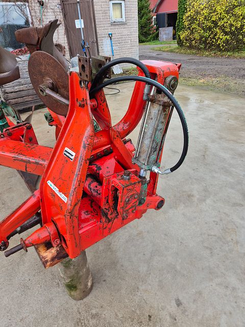 Image 4/6