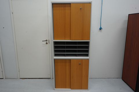 Image 2/8