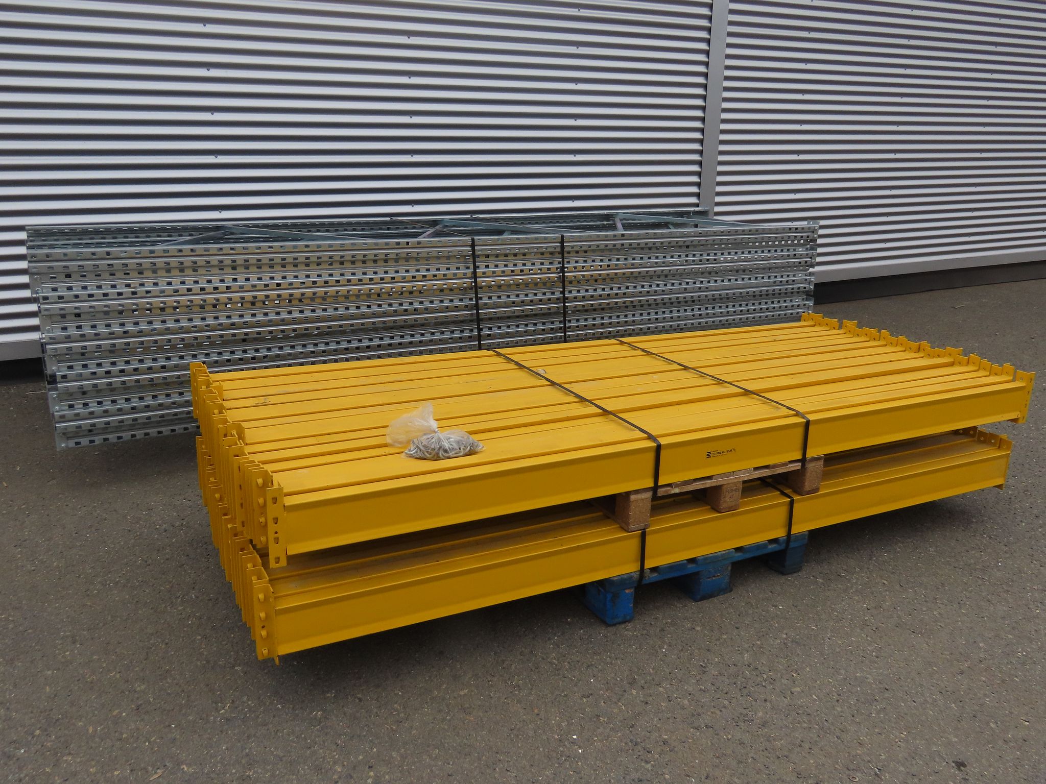 Image 1/9