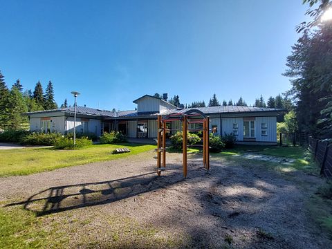 Image 2/5