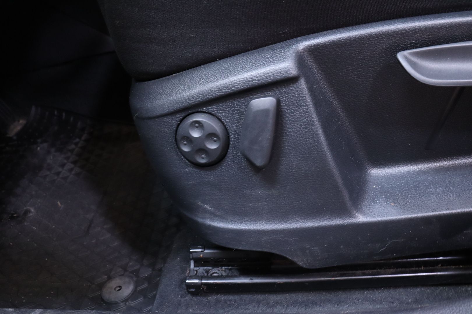 Image 11/28