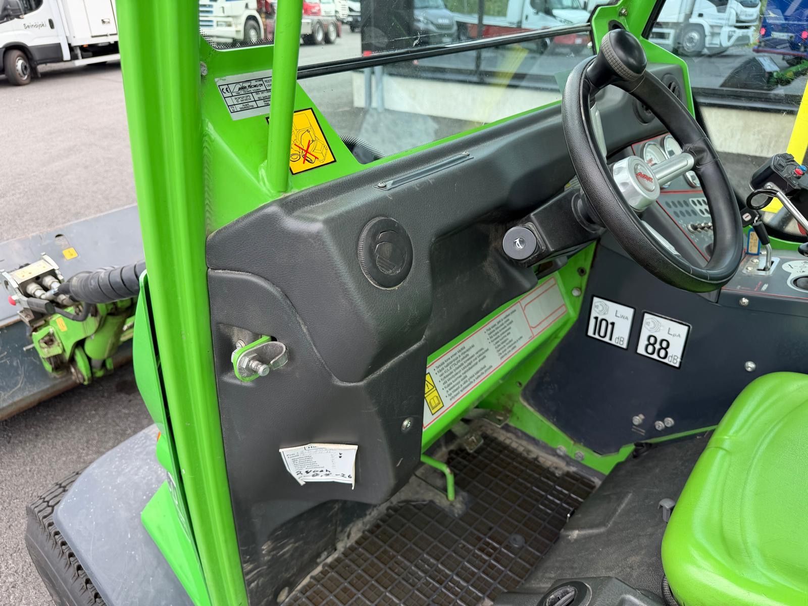 Image 13/19